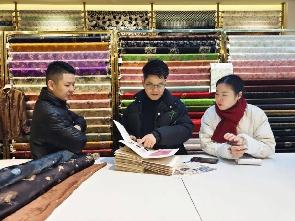 扩内需、破内卷？柯桥纺企先行一“布”